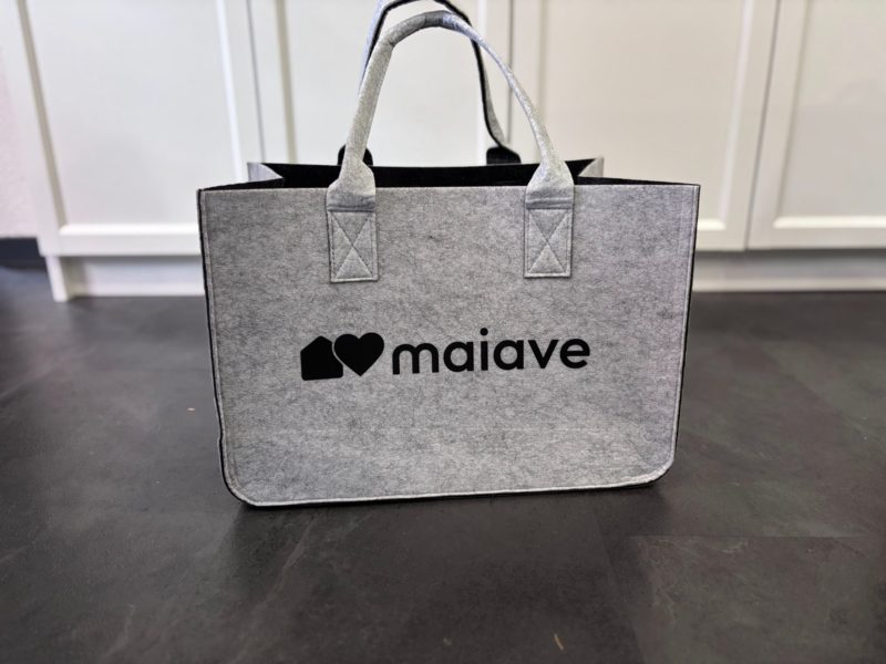 Graue Filztasche mit Logo