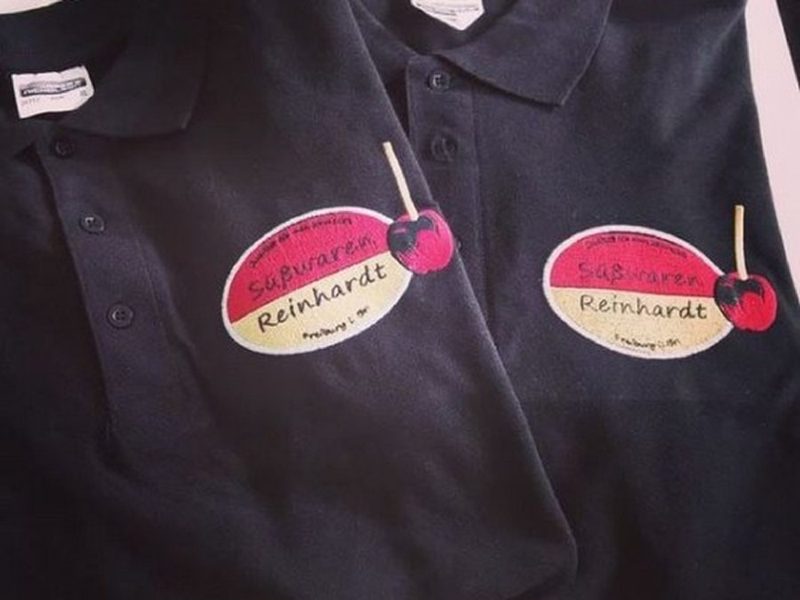 Schwarze Poloshirts mit Firmenlogo