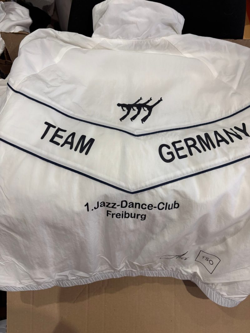 Weiße Trainingsjacke mit Rückenaufdruck „Team Germany“