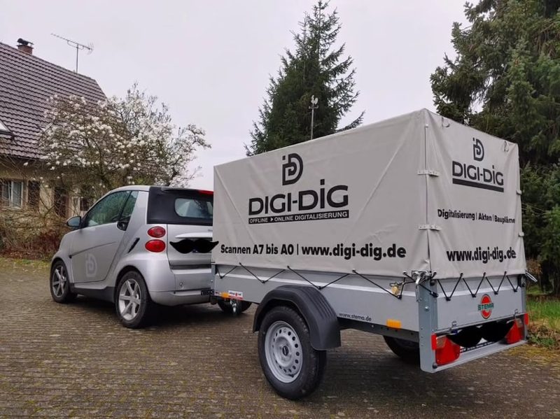 PKW-Anhänger mit bedruckter Plane
