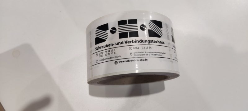 Rolle Packband mit Firmenlogo und Kontaktdaten